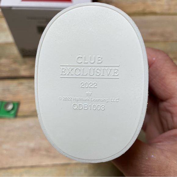 2022 Polar Bear Santa Hallmark Keepsake Ornament Club. NWT - Picture 12 of 12